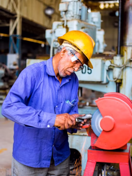 Cropped photo 1528953030358 b0c7de371f1f.avif